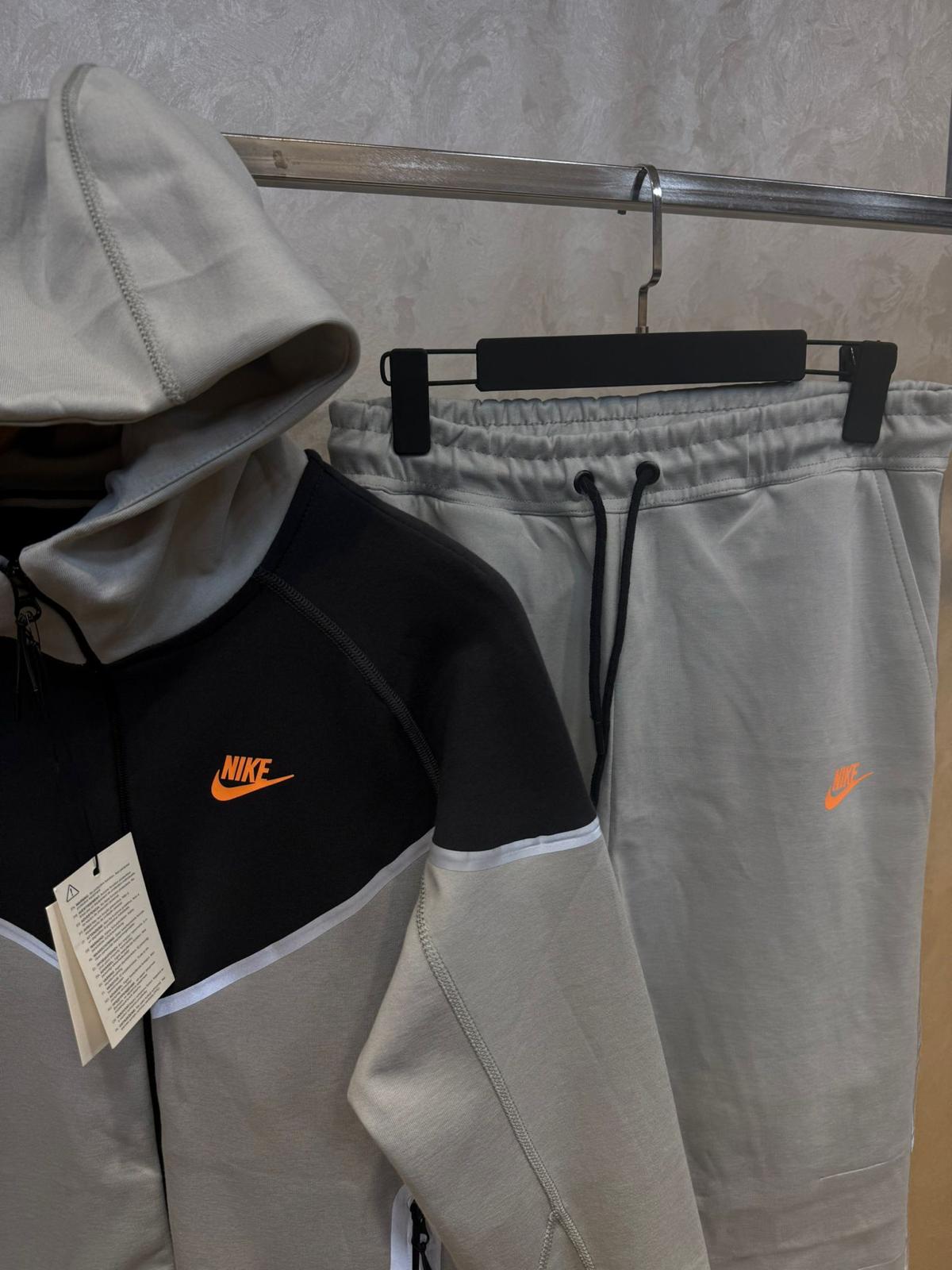 NIKE TECH FLEECE KOMPLET - Sivo/Crni