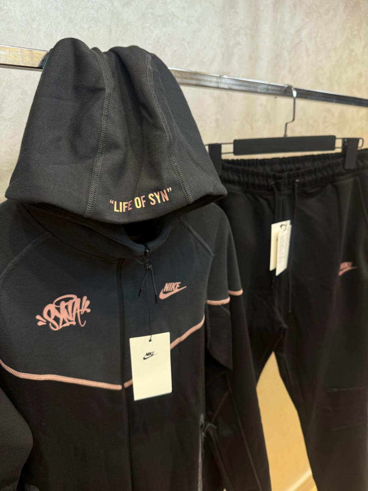 NIKE TECH FLEECE KOMPLET - Life of syn
