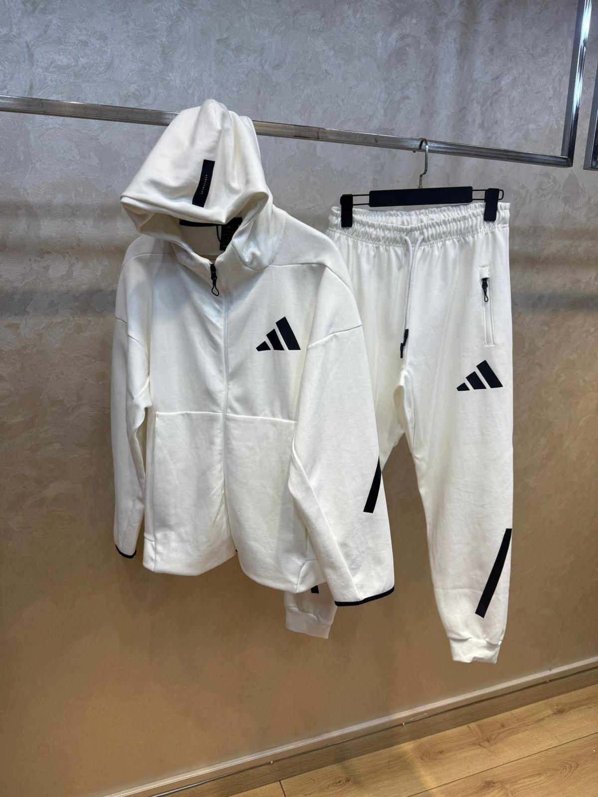 ADIDAS KOMPLET - Beli