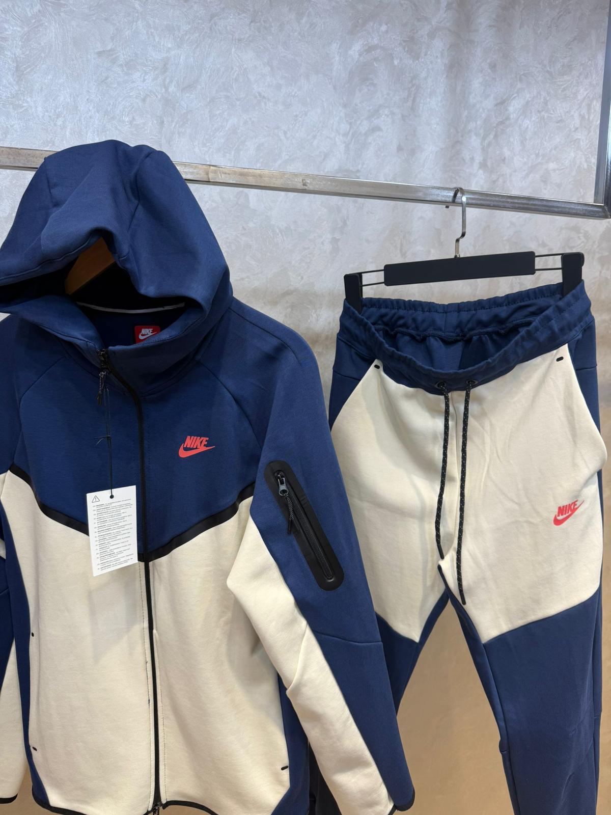 NIKE TECH FLEECE KOMPLET - Plavo/Beli