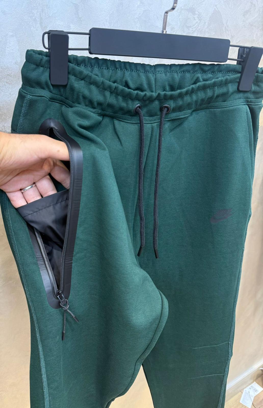 NIKE TECH FLEECE KOMPLET - Tamno zeleni
