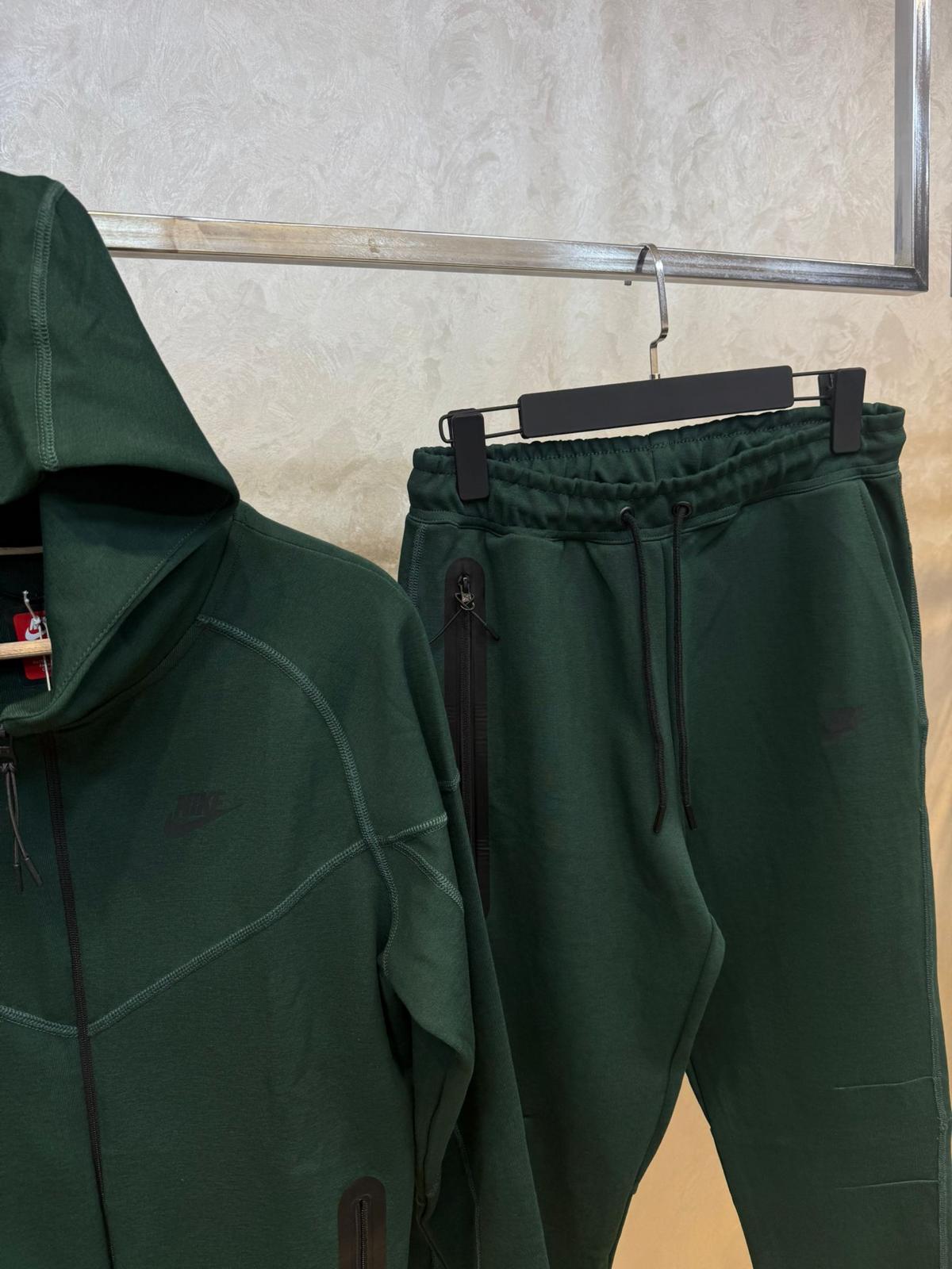 NIKE TECH FLEECE KOMPLET - Tamno zeleni