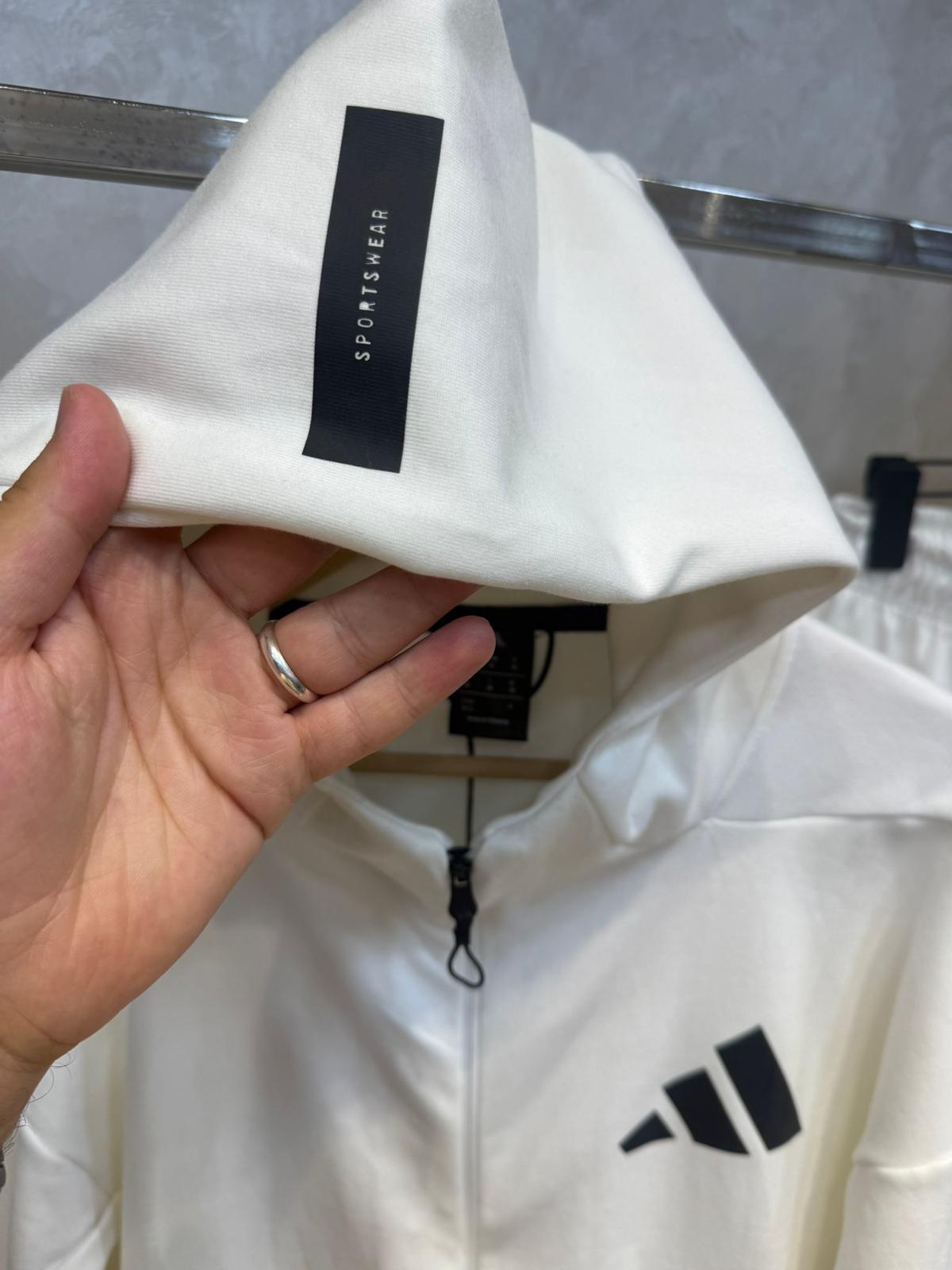 ADIDAS KOMPLET - Beli