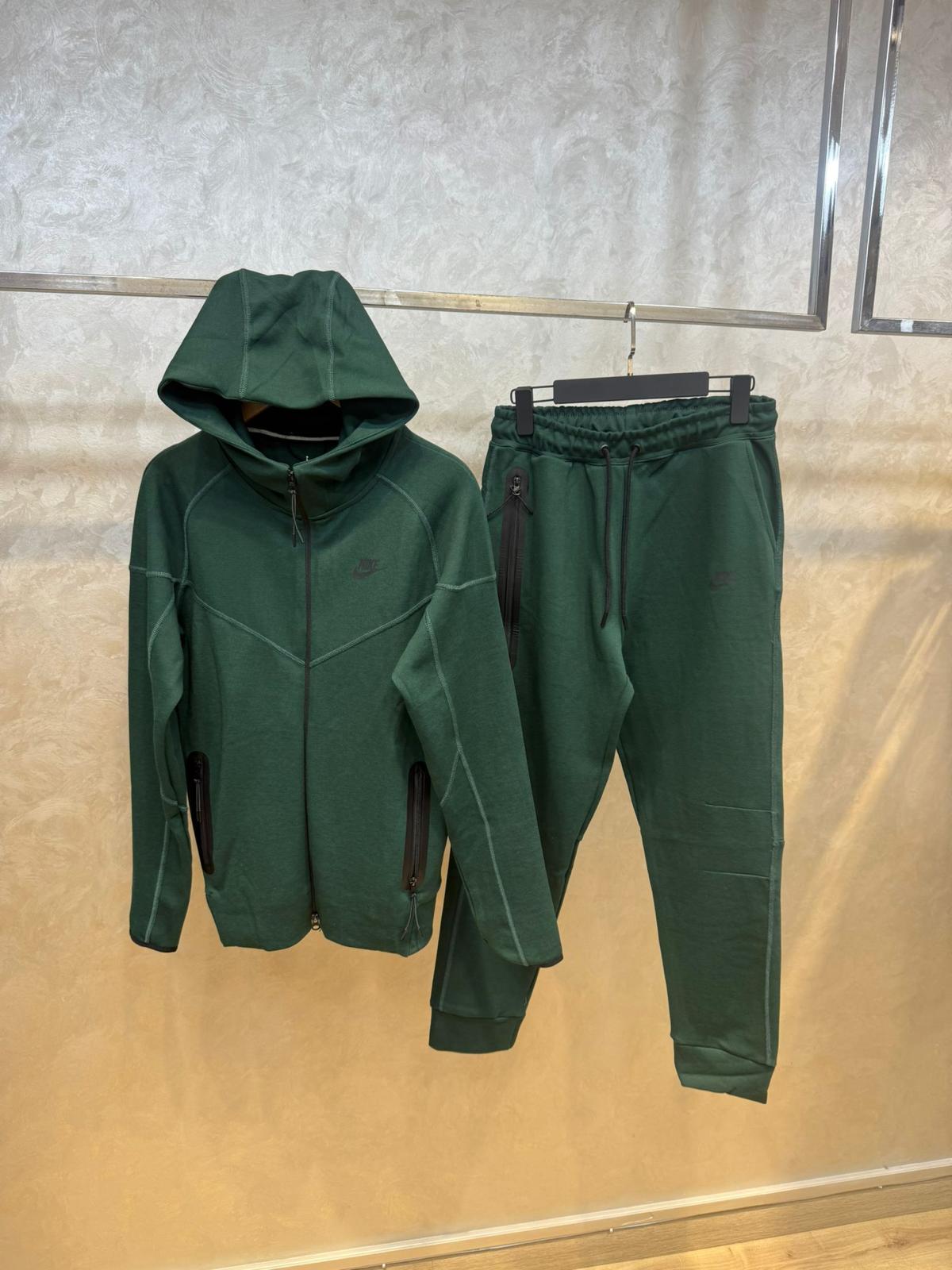 NIKE TECH FLEECE KOMPLET - Tamno zeleni