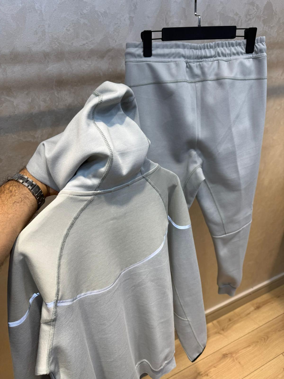NIKE TECH FLEECE KOMPLET - Sivi