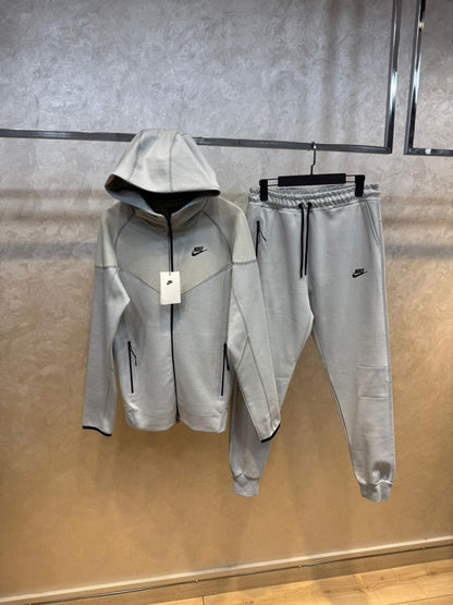 NIKE TECH FLEECE KOMPLET - Sivi