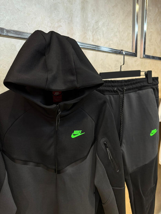 NIKE TECH FLEECE KOMPLET - Sivo/Crni