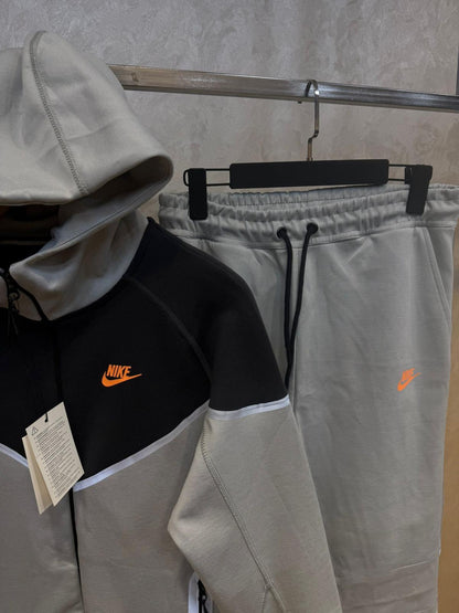 NIKE TECH FLEECE KOMPLET - Sivo/Crni