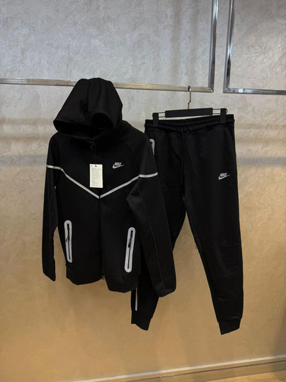 NIKE TECH FLEECE KOMPLET - Crni sa belim dezenima