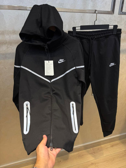NIKE TECH FLEECE KOMPLET - Crni sa belim dezenima