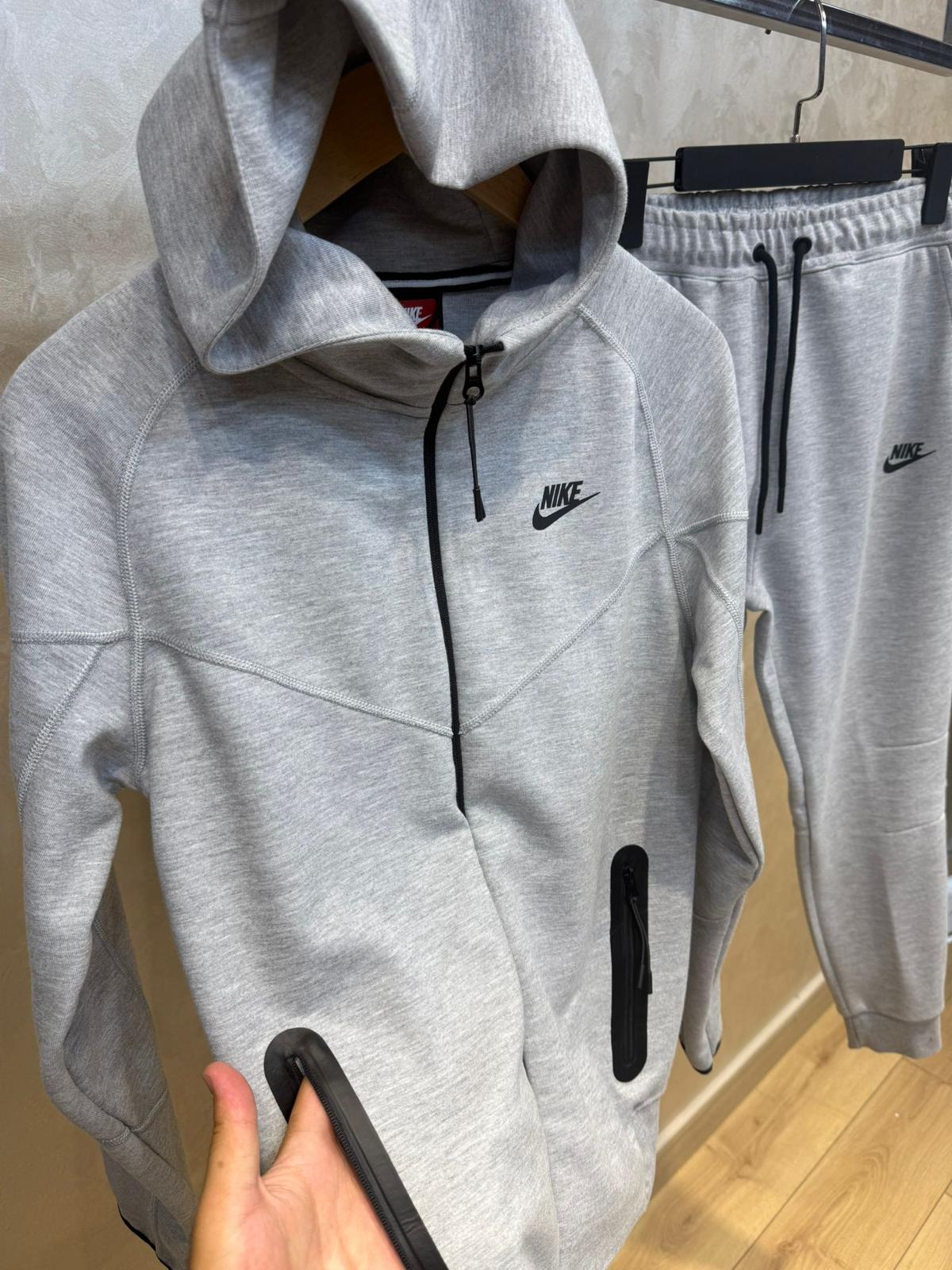 NIKE TECH FLEECE - Sivi sa crnim dezenima