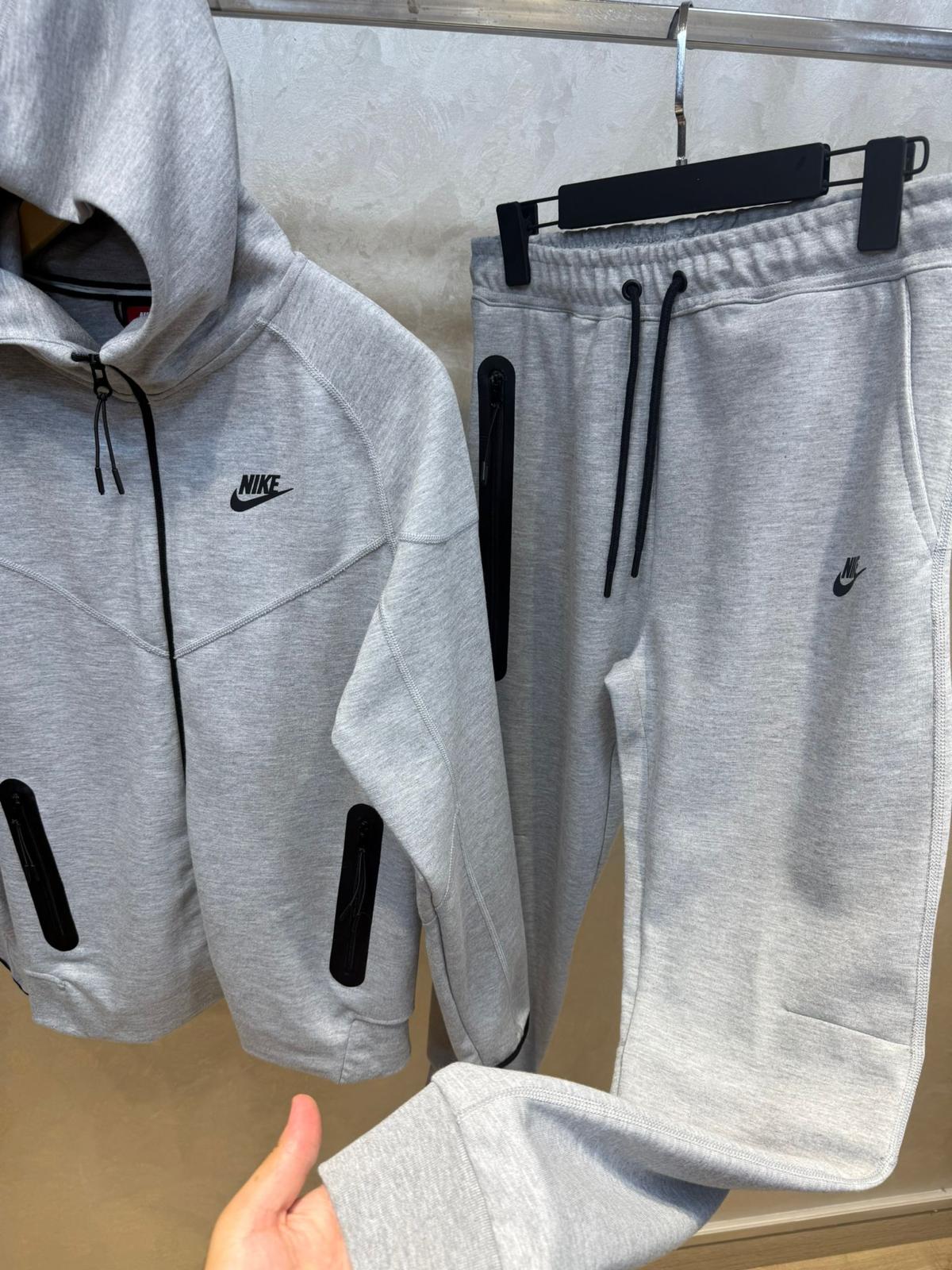 NIKE TECH FLEECE - Sivi sa crnim dezenima