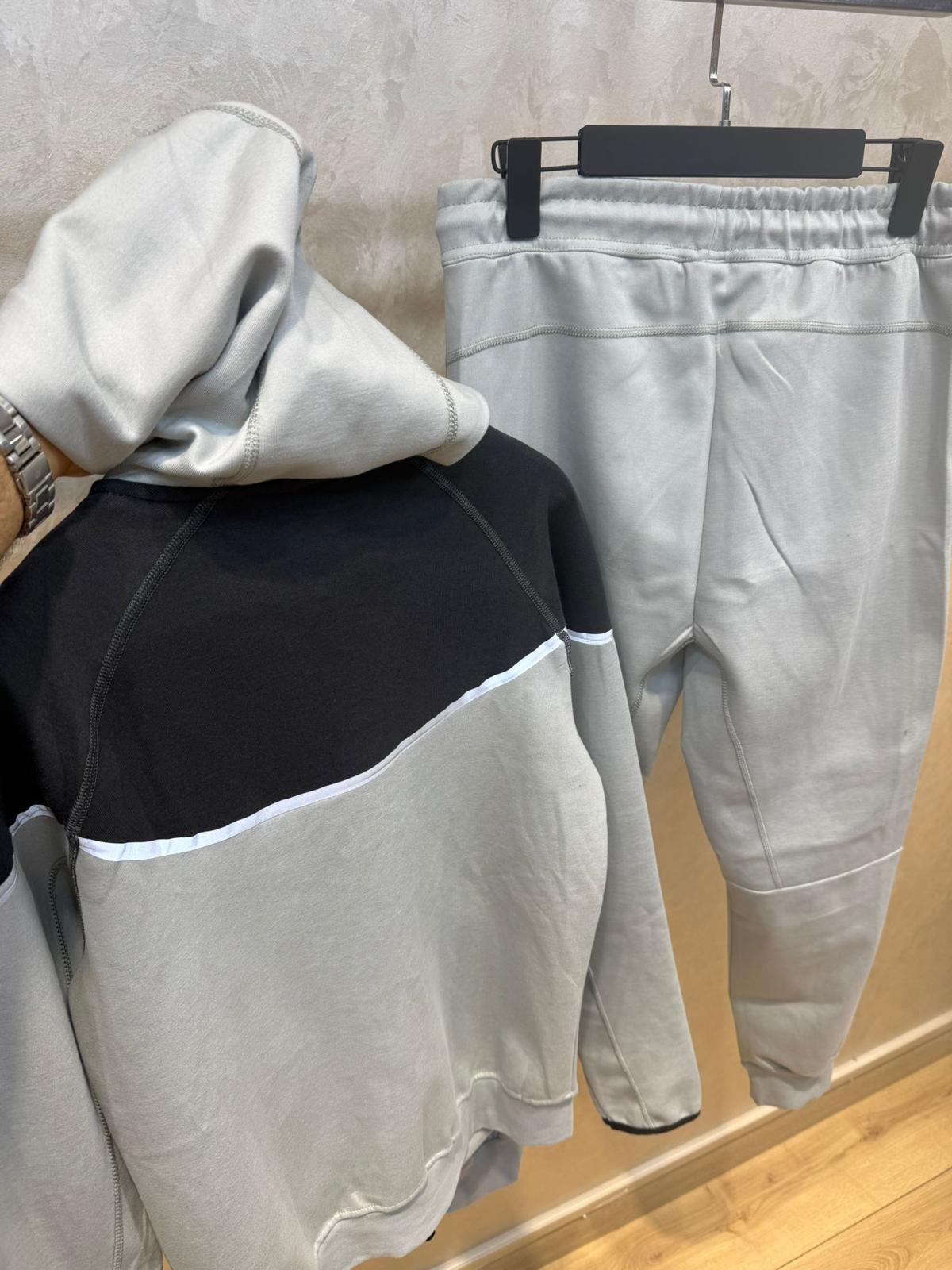 NIKE TECH FLEECE - Sivi sa crnim dezenima