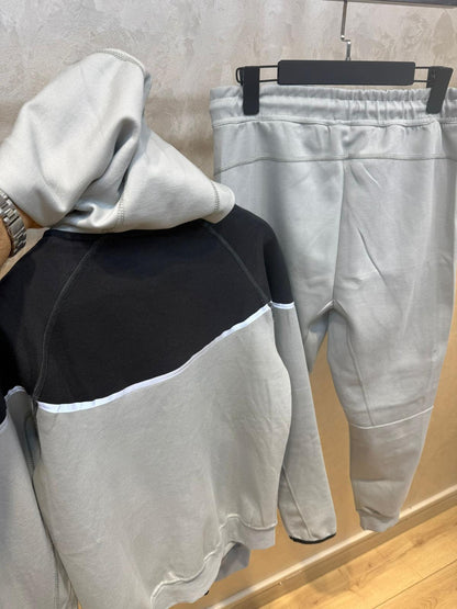 NIKE TECH FLEECE - Sivi sa crnim dezenima