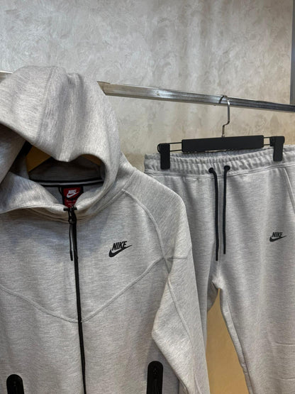 NIKE TECH FLEECE - Sivi sa crnim dezenima