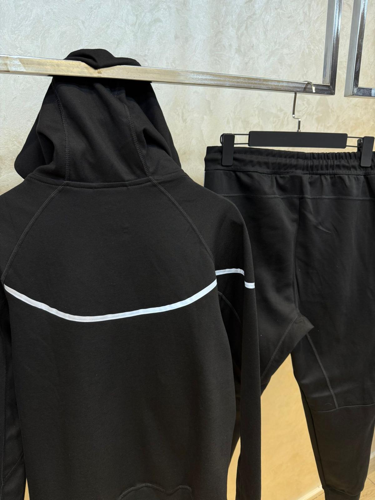 NIKE TECH FLEECE KOMPLET - Crni sa belim dezenima